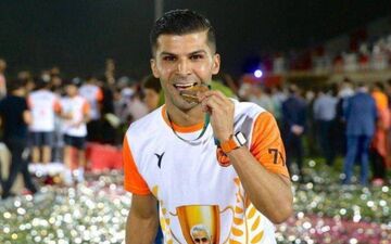 محمد رضا پور محمد:روز های اول کارمان بسیار سخت بود/در صعود با تیم های مختلف هتریک کردم