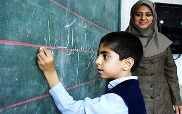 
میزان حقوق معلمان کمترین رقم در میان ۸۵ دستگاه اجرایی

