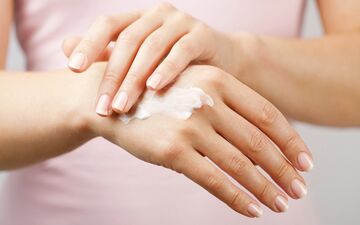 آشنایی با پنج علامت مهم آسیب پوستی و راه مقابله با آنها