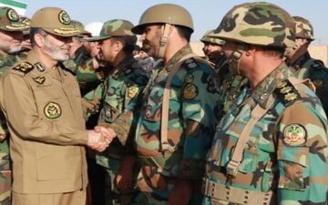 فرمانده کل ارتش از گروه ۸۴۰ موشکی نیروی زمینی ارتش بازدید کرد
