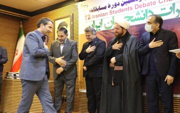 برگزاری پنجمین دوره مسابقات مناظره دانشجویی استان با برتری تیم ایران دانشگاه آزاد کرمانشاه