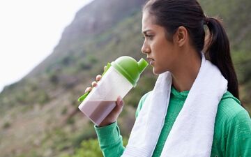 بعد از ورزش شیر کاکائو بنوشید