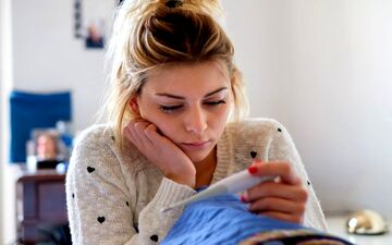 آیا ریختن اسپرم روی شکم باعث بارداری میشود؟