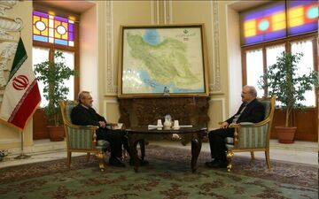 قدردانی وزیر بهداشت از حضور«لاریجانی» در قم برای مهار کرونا