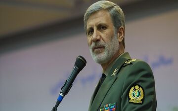 با داشتن قدرت می توان حق ملت را ازدشمن گرفت