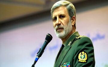 با داشتن قدرت می توان حق ملت را ازدشمن گرفت