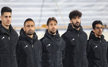 یک ستاره از دست آبی‌ها پرید