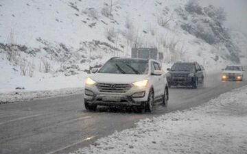  بارش برف و باران در محورهای ۶ استان