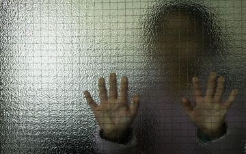 تعرض جنسی به ۲ دانش آموز دختر تهرانی در سرویس بهداشتی مدرسه 
