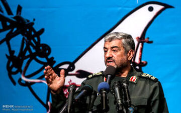 سردار جعفری: امروز داوطلب حضور درجبهه مقاومت بیش از دوران دفاع مقدس است