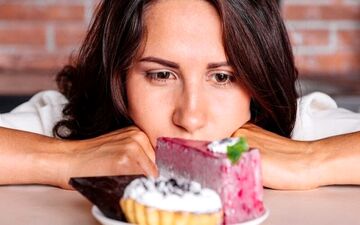 این غذاها زود شما را پیر می کنند