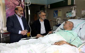 رئیس رسانه ملی به عیادت کارگردان مشهور رفت