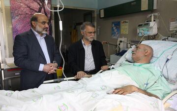 رئیس رسانه ملی به عیادت کارگردان مشهور رفت