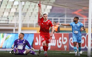 بن‌بست در پرسپولیس؛ ستاره خارجی حاضر به جدایی نیست