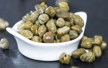 معجزه طبیعت در دل کوه: کبر، گیاهی شگفت‌انگیز با خواص باورنکردنی