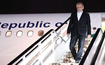 پزشکیان از اجلاس اکو در آذربایجان به تهران بازگشت
