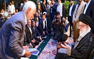 جمعی از شعرا، اهالی فرهنگ و ادب با رهبر انقلاب دیدار کردند