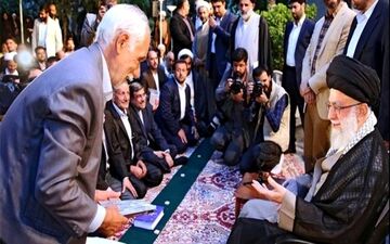 جمعی از شعرا، اهالی فرهنگ و ادب با رهبر انقلاب دیدار کردند