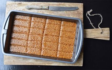 طرز تهیه سوهان کنجدی رو از دست ندین| میان وعده مقوی