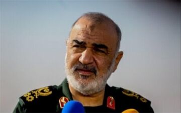 بازدید سردار سلامی از مناطق زلزله زده خوی