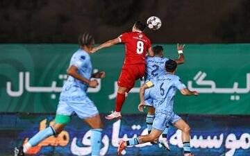 تساوی در نیمه نخست دیدار پرسپولیس - چادرملو 