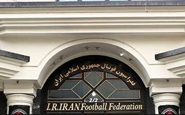 سرمربی تیم ملی فوتبال قطعا ایرانی است