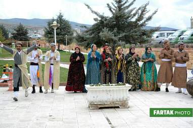 تصاویری زیبا از اجرای مراسم یاسوجی ها در کرمانشاه پایتخت آیین های نوروزی