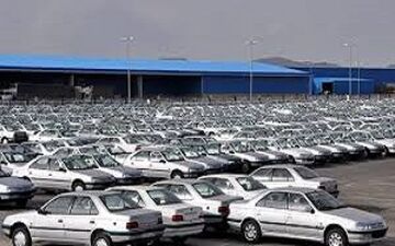 سقوط نرخ ارز؛ در انتظار کاهش بیشتر قیمت خودرو باشید