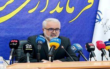 از حضور در مناطق آسیب‌دیده از حملات دشمن متجاوز خودداری کنید

