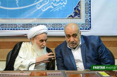 دیدار استاندار کرمانشاه و اعضای شورای اداری با نماینده ولی فقیه در استان