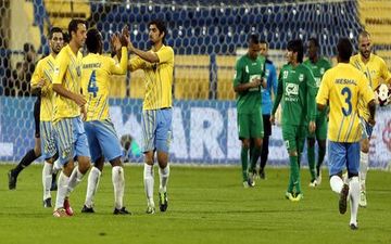 مهدی طارمی در آغوش وسلی اسنایدر