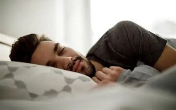 ۶ روش که خواب ممکن است به کاهش وزن کمک کند