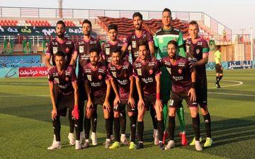 پرسپولیس مقابل فولاد مشکی پوش شد