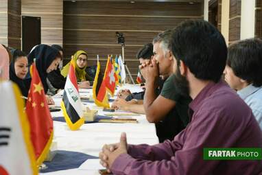 نشست هم‌اندیشی مدیران هتل پارسیان کرمانشاه با فعالان عرصه گردشگری