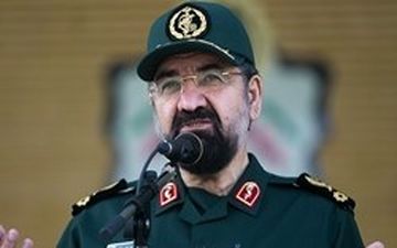 محسن رضایی با دو خانواده شهید شرق تهران دیدار کرد 