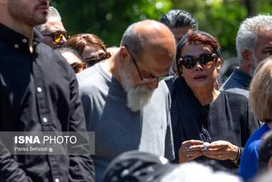 وداع هنرمندان با بهناز نازی؛ پیکر بازیگر سینما و تئاتر در پهنه رودکی بدرقه شد