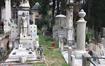 گزارش موبایلی معصومی‌نژاد از گرامی‌داشت مردگان در ایتالیا 