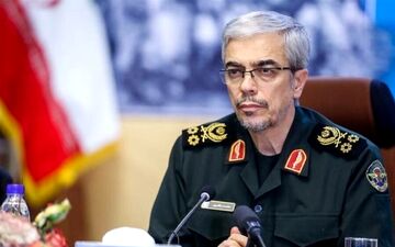 سرلشکر باقری: ارتش در دفاع از سلامت مردم از هیچ کوششی فروگذار نکرد
