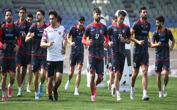 اولین تمرین پرسپولیس در سال جدید با حضور گل محمدی و غیبت ۱۱ بازیکن