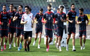 اولین تمرین پرسپولیس در سال جدید با حضور گل محمدی و غیبت ۱۱ بازیکن