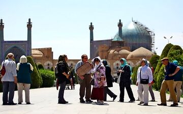 
ورود ۲۰۰ هزار گردشگر خارجی از ابتدای سال به اصفهان 