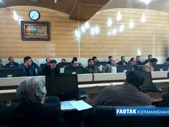 نشست هم اندیشی اصناف و بازاریان کرمانشاه با مدیرکل سازمان صنعت، معدن و تجارت