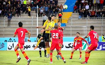  کارت بازی هافبک ژاپنی فولاد صادر شد