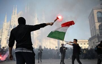 دولت ایتالیا به شدت با معترضان برخورد می‌کند