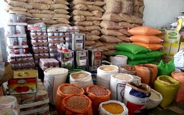 توزیع کالاهای اساسی شب عید به نرخ مصوب