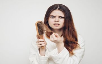 باورهای نادرست درباره ریزش مو؛ کدام گزینه درمانی بهتر است؟