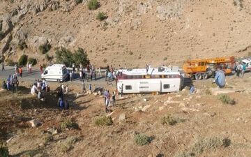 راننده اتوبوس حامل خبرنگاران بازداشت شد