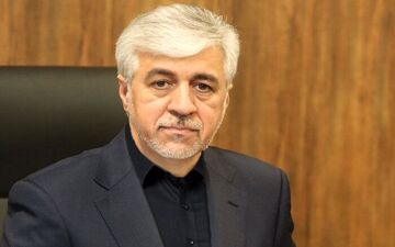 زنان تماشاگر دربی می‌شوند؟ | واکنش وزیر به بازگشت دوباره بانوان به ورزشگاه