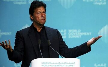 عمران خان پس از هفت ماه کابینه‌اش را تغییر داد