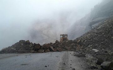 هشدار پلیس‌راه نسبت به لغزندگی محورهای مواصلاتی استان ایلام